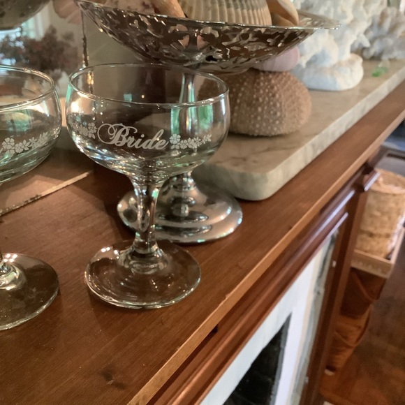 Vintage Bride Groom Champagne Toasting Glasses - Picture 5 of 9